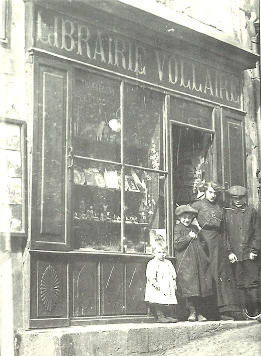 librairie42212620-794x1080-r.jpg